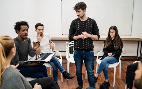 EL LIDERAZGO Y EL IMPACTO EN LA DISTINTAS GENERACIONES